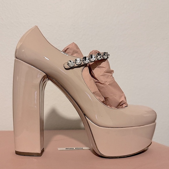 MIU MIU🩵HEELS😱PATENT LEATHER CREAMY PINK SWAROVSKI CRYSTAL STRAP! 40! - Picture 5 of 5